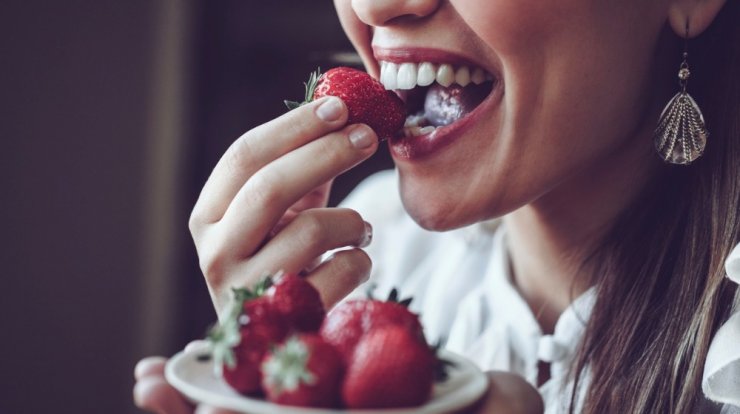 Πόση ώρα μετά το φαγητό είναι καλύτερο να πλένουμε τα δόντια μας; 
