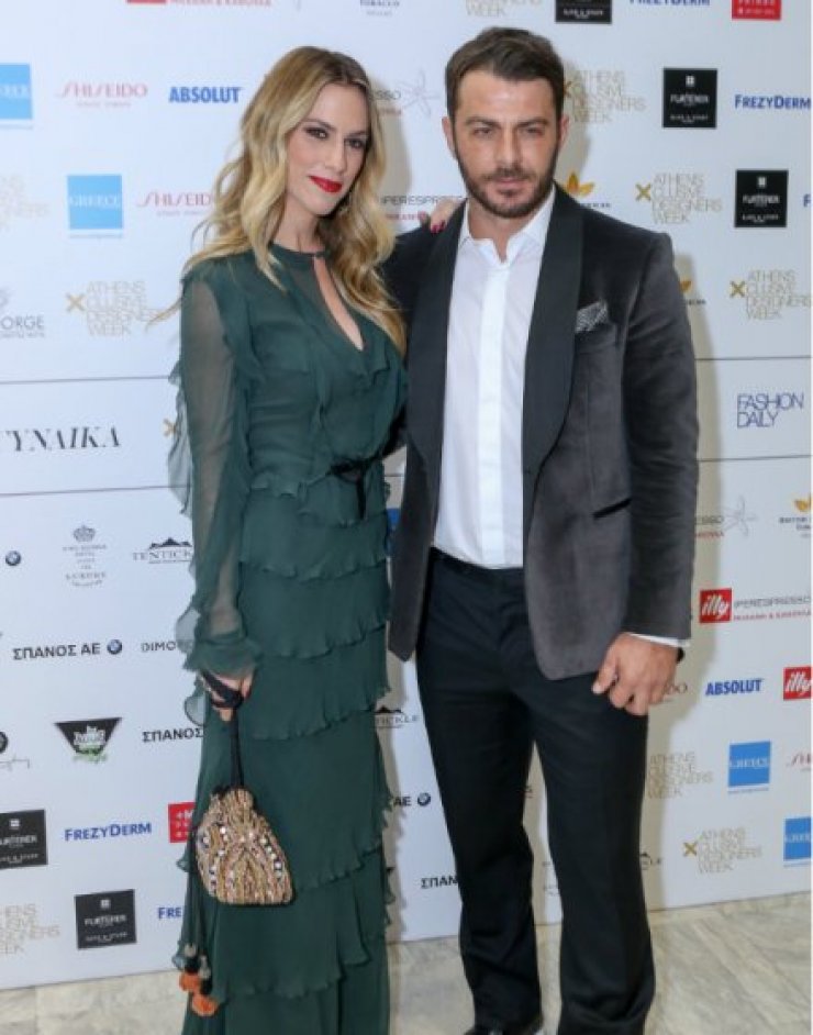 Γιώργος Αγγελόπουλος – Ντορέττα Παπαδημητρίου: Ανεβαίνουν τα σκαλιά της εκκλησίας; [βίντεο]