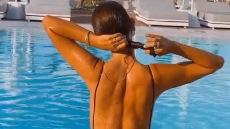 Γνωστή Κύπρια έβαλε το πιο hot ολόσωμο μαγιό της και εντυπωσιάζει!