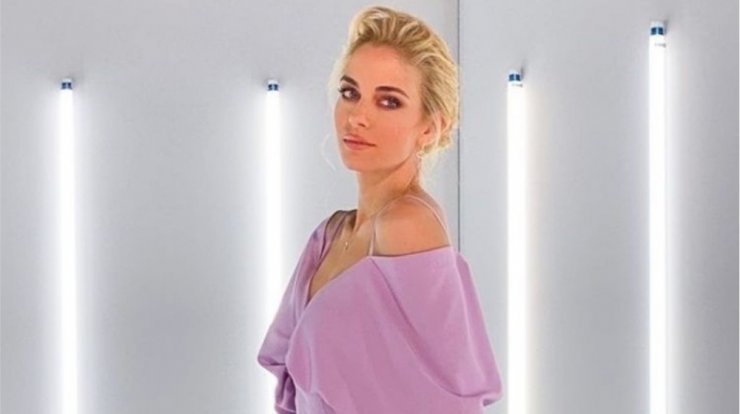 Η Νομικού ανακοίνωσε την εγκυμοσύνη στην εκπομπή "Super Makeover"