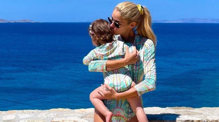 Δούκισσα Νομικού: Βρήκαμε το ασορτί μαγιό που φόρεσε με την κόρη της 