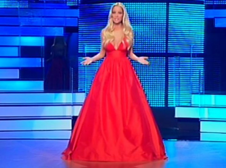 Η Δούκισσα Νομικού στην πρεμιέρα του Dancing With The Stars 4