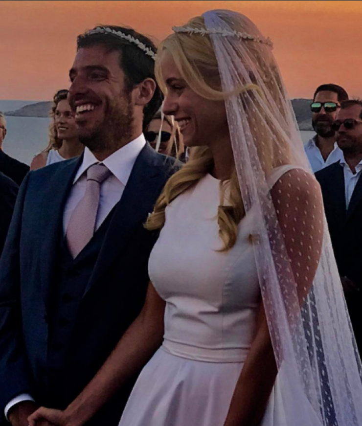 Το πρώτο μήνυμα του Δημήτρη Θεοδωρίδη μετά τον γάμου με τη Δούκισσα Νομικού και η λεπτομέρεια στο κουστούμι του που δεν πρόσεξε κανείς!