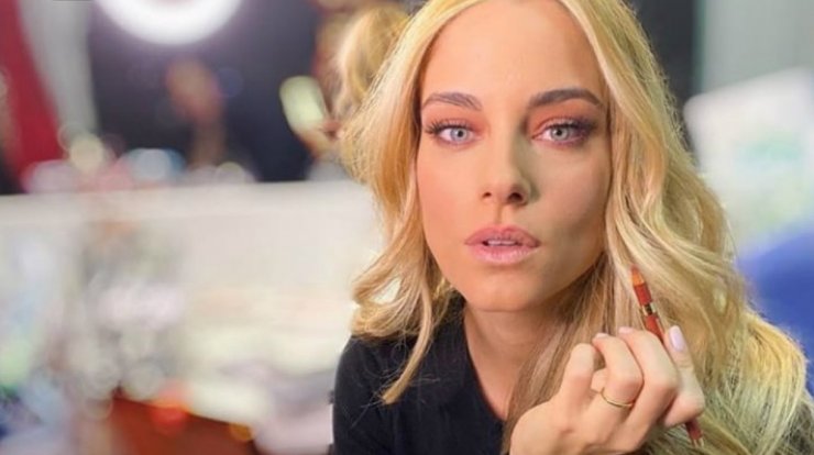 Δούκισσα Νομικού: Σου προτείνει το ιδανικό μακιγιάζ για την ημέρα των ερωτευμένων