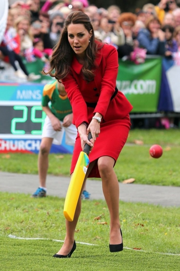  Απολαυστικό βίντεο: Kate Middleton: Παραλίγο να χτυπήσει στο δόξα πατρί τον William!