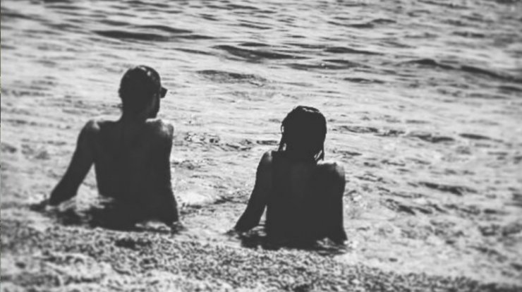 Ζευγάρι της κυπριακής showbiz λύνει τις διαφορές του με… προσευχή! [βίντεο]