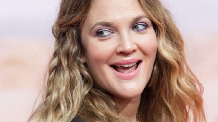 Drew Barrymore: Έκανε ντεμπούτο στο TikTok αναβιώνοντας τον ρόλο της στην ταινία "Never Been Kissed"