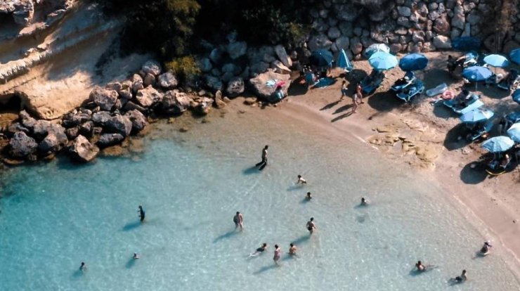 8 φωτογραφίες από το νησί που θα σε πείσουν να πας θάλασσα αυτό το σαββατοκύριακο 