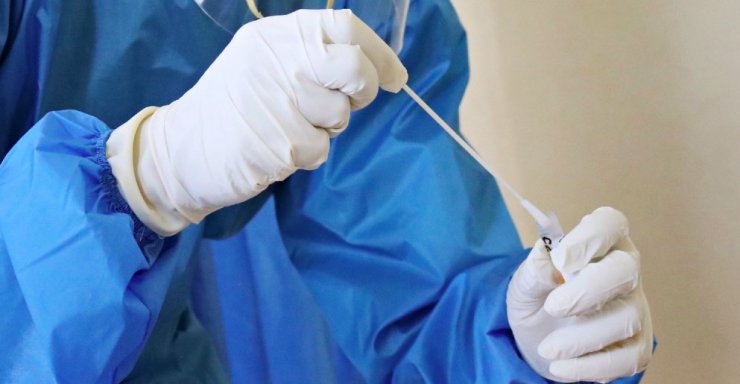 Έλληνας παρουσιαστής θετικός στον κορωνοιό μαζί με όλη την οικογένεια του