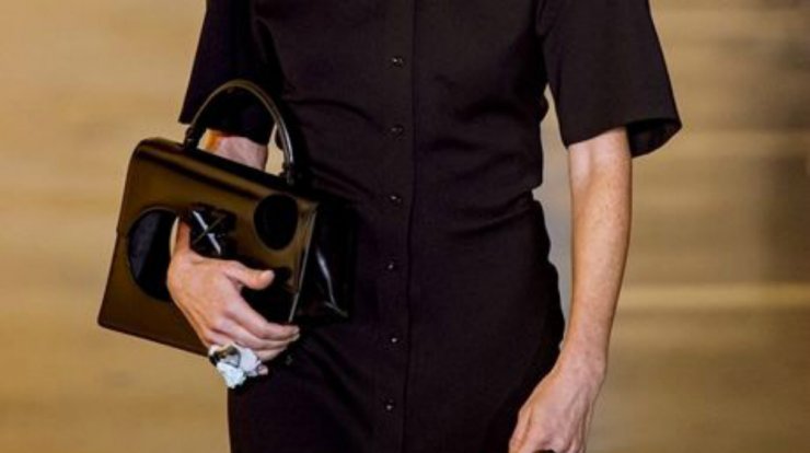 Αυτή είναι η πιο παράξενη τσάντα που είδαμε στα ντεφιλέ τις ερχόμενης άνοιξης