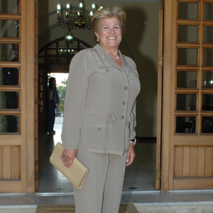 Αυτή είναι η αδελφή της Πρώτης Κυρίας, Άντρης Αναστασιάδη!