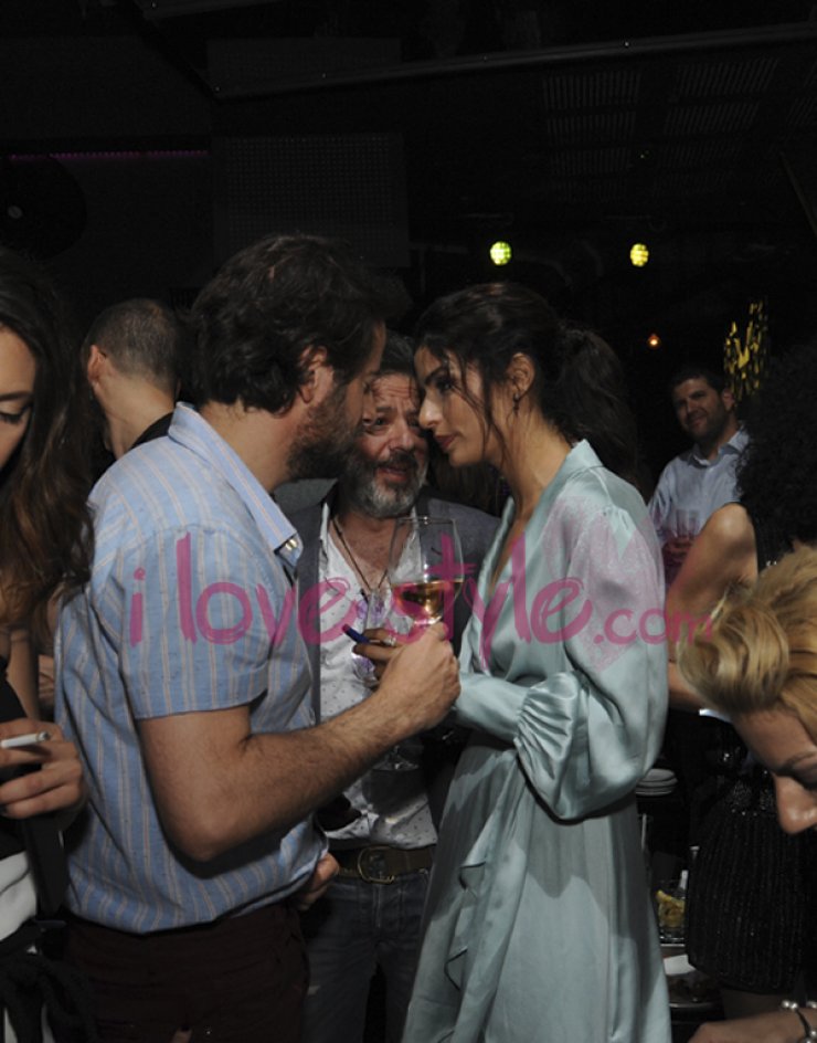 Ο Κωστής Μαραβέγιας μιλάει για την ιδανική σύντροφό και "φωτογραφίζει" την Τόνια Σωτηροπούλου