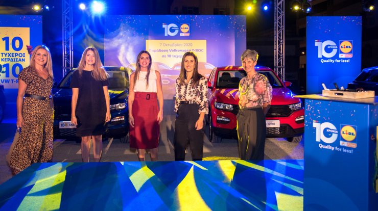 Στην τελετή παράδοσης των 10 αυτοκινήτων για τα "10 χρόνια Lidl"