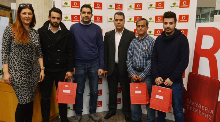 Παραδόθηκαν τα δώρα στους τυχερούς του διαγωνισμού «RED ευχές για το 2015 Santa’s Surprise» της Cyta