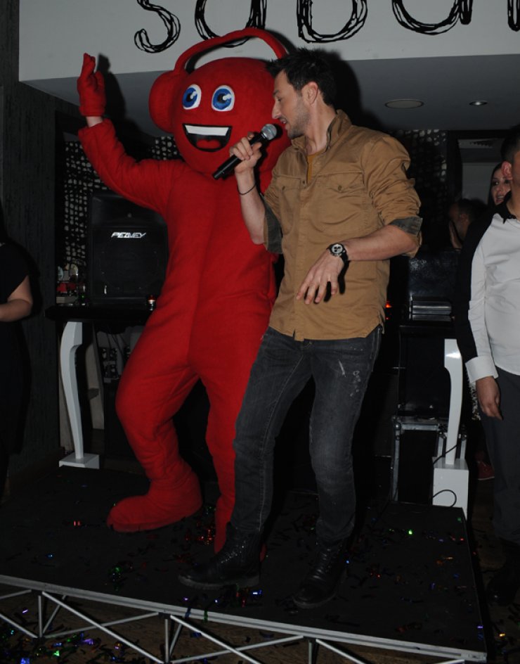 Ο Πάνος Καλλίδης στο πάρτυ του Super FM [βίντεος]