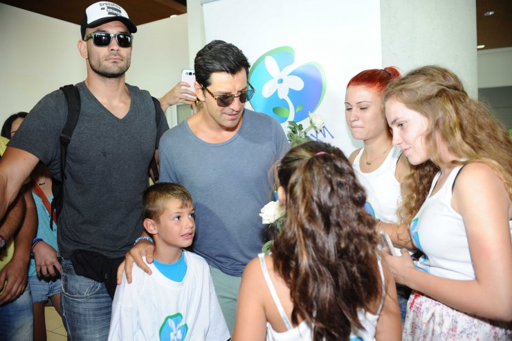 Έφτασε στην Κύπρο ο Σάκης Ρουβάς!