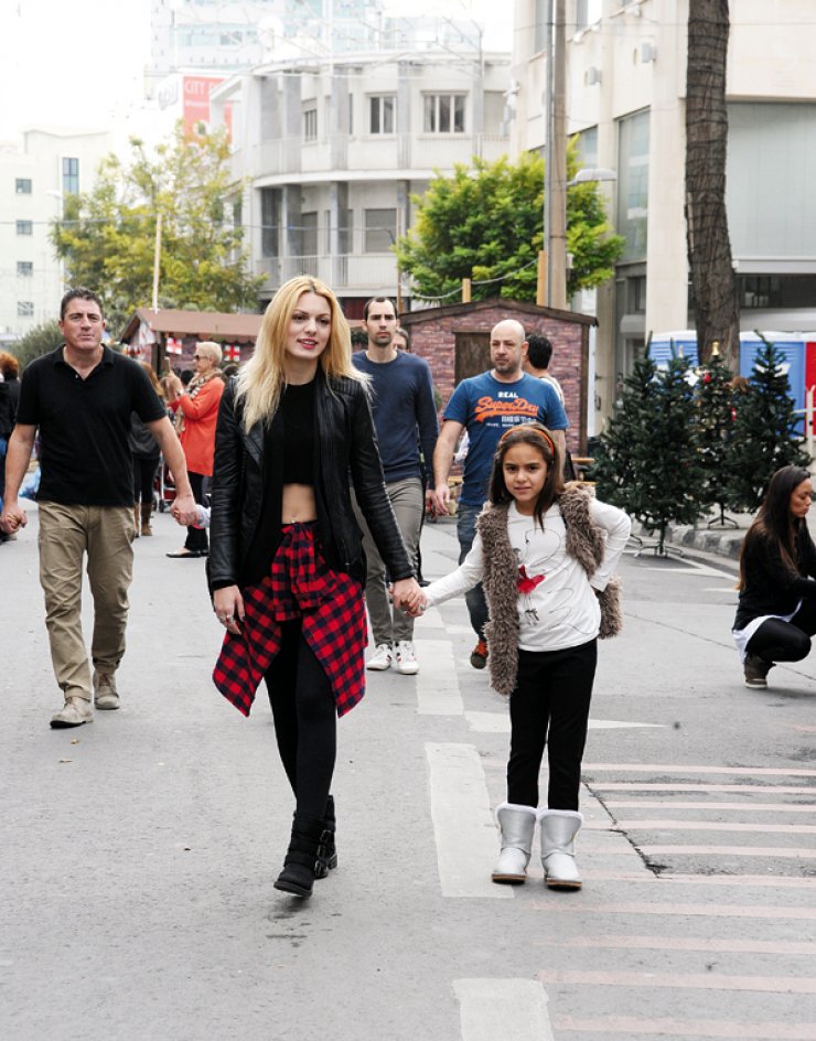Δήμητρα Μακρυγιάννη:  Για χριστουγεννιάτικα ψώνια στη Λεωφόρο Μακαρίου
