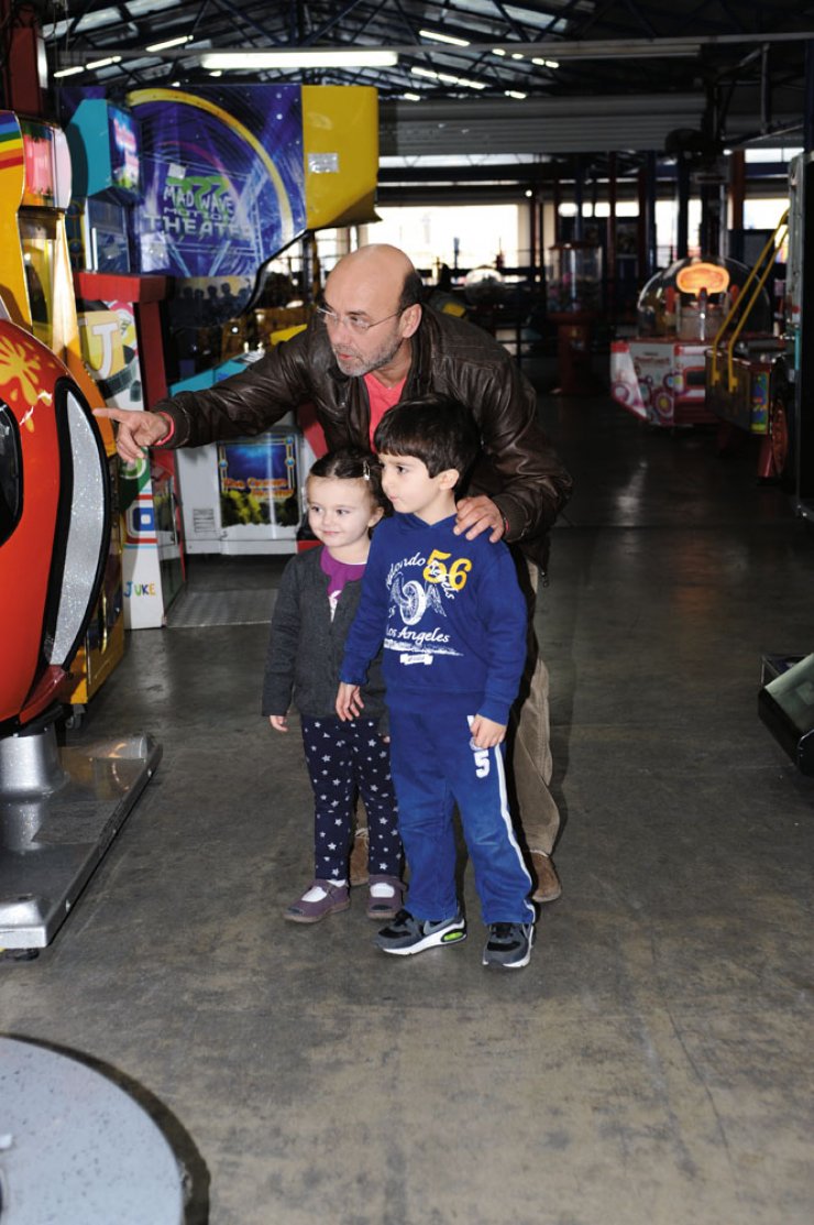 Ανδρέας Δημητρόπουλος:  Στο λούνα παρκ με τα παιδιά του!