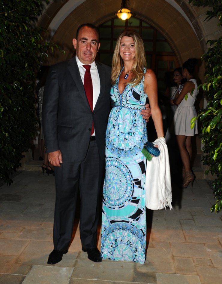 Έλσα Αναστασιάδη - Γιάννης Λούτσιος: Η τρυφερή καλοκαιρινή αγκαλιά τους