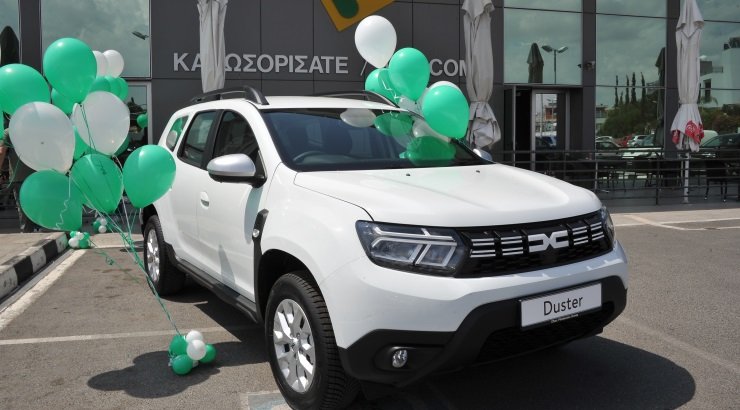 Υπεραγορές Παπαντωνίου: Παράδοση του ολοκαίνουργιου DACIA DUSTER στον μεγάλο τυχερό του διαγωνισμού!