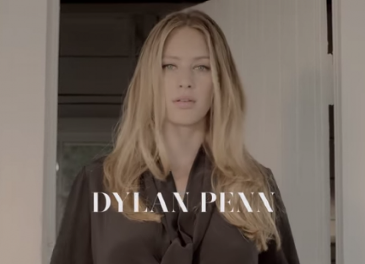 Dylan Penn: Η κόρη του Sean Penn συνεργάζεται με την εταιρία Stuart Weitzman