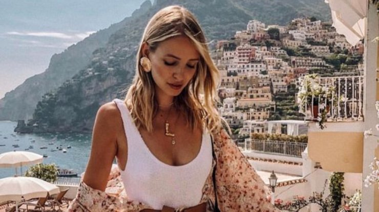 Λιπαρά μαλλιά: 3 έξυπνα hair-dos για να τα καμουφλάρεις στις διακοπές