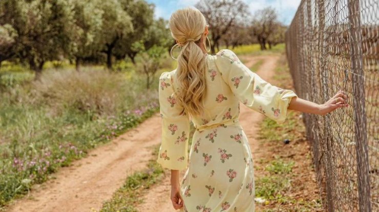 Σου βρήκαμε έξι outfits ιδανικά για το βράδυ της Ανάστασης! 