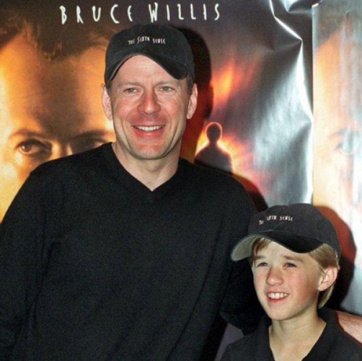 Θα πάθετε πλάκα: Δείτε πώς είναι σήμερα το παιδάκι από την «Έκτη Αίσθηση»!