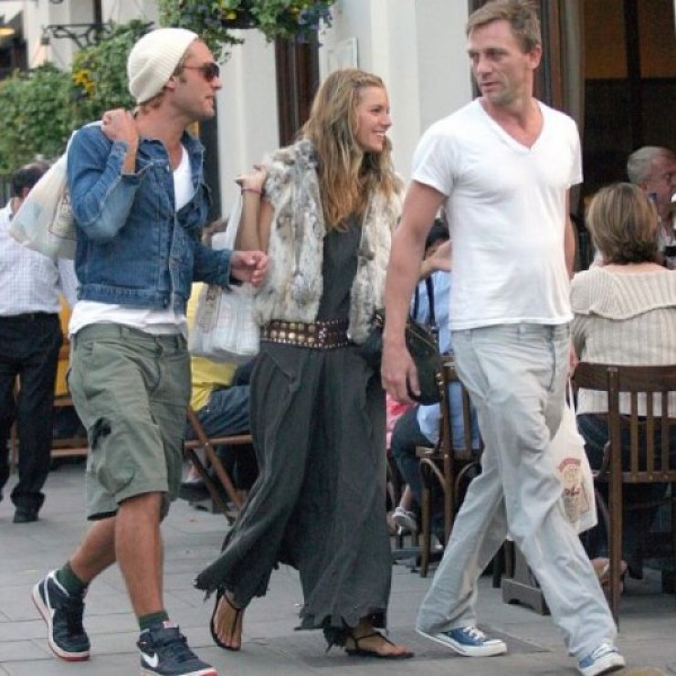 H υποκρισία σε όλο της το μεγαλείο! Το διάσημο ερωτικό τρίγωνο σε χαλαρή φιλική βόλτα