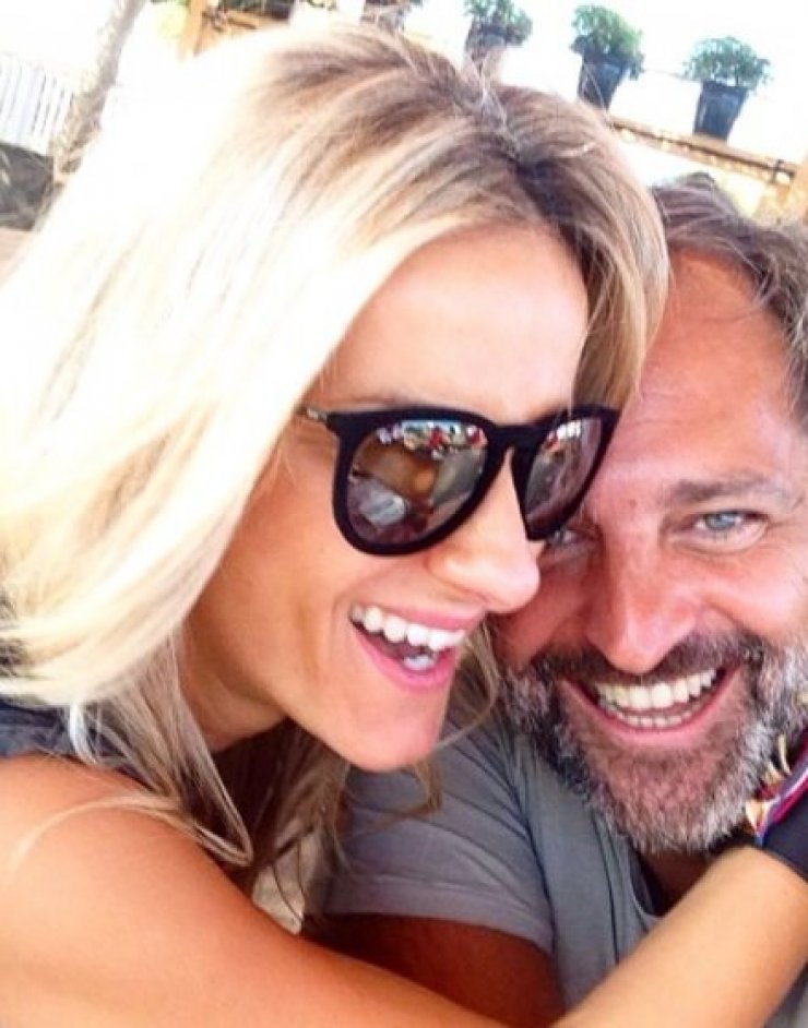 Έφη Παπαϊωάννου: Ευτυχισμένη στην αγκαλιά του συντρόφου της!