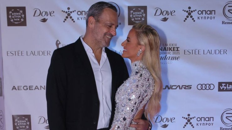 Έφη Παπαϊωάννου – Μαξ Τρίγκας: Τα τρυφερά στιγμιότυπά τους στο κόκκινο χαλί των Madame Figaro Awards