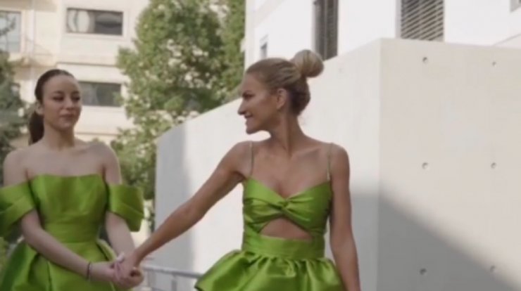 Έφη Παπαϊωάννου: Φόρεσε δημιουργία της κόρης της, Εβελίνας και δηλώνει περήφανη μαμά!