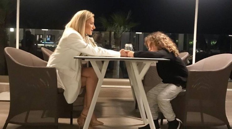 Έφη Παπαϊωάννου: Που βρέθηκε χθες με τον γιο της για να στηρίξουν τις δίδυμες κόρες της!