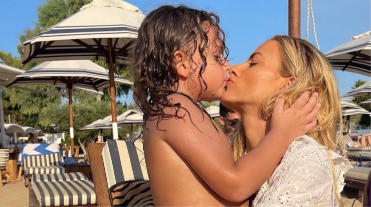 Έφη Παπαϊωάννου: Μοιράστηκε πρώτη φορά εικόνα από την ημέρα που γεννήθηκε ο γιος της!