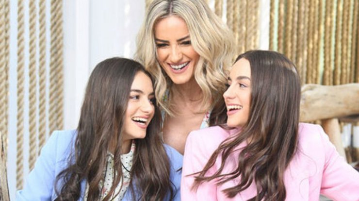 Έφη Παπαϊωάννου: Πως τη χαρακτηρίζουν ως μαμά οι κόρες της; [βίντεο]