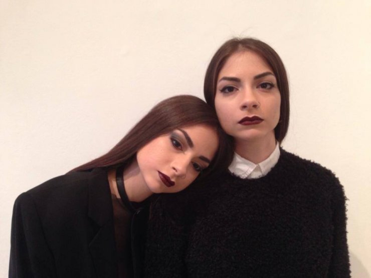 Οι δύο Κύπριες σχεδιάστριες μόδας που έκαναν μακιγιάζ στους νεκρούς!