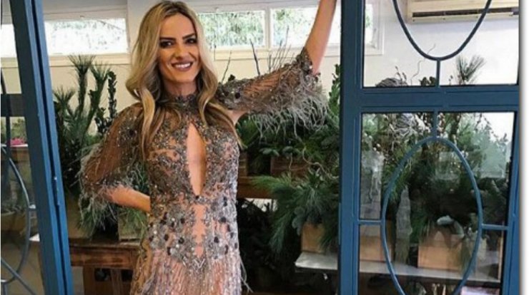 Λιώσαμε! Δείτε την Έφη Παπαιωάννου να φτιάχνει κέικ μαζί με τον γιο της