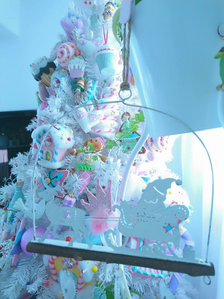 Επώνυμη Κύπρια έκανε τον πιο παραμυθένιο Χριστουγεννιάτικο στολισμό στο σπίτι της με την οκτώ μηνών κορούλα της!