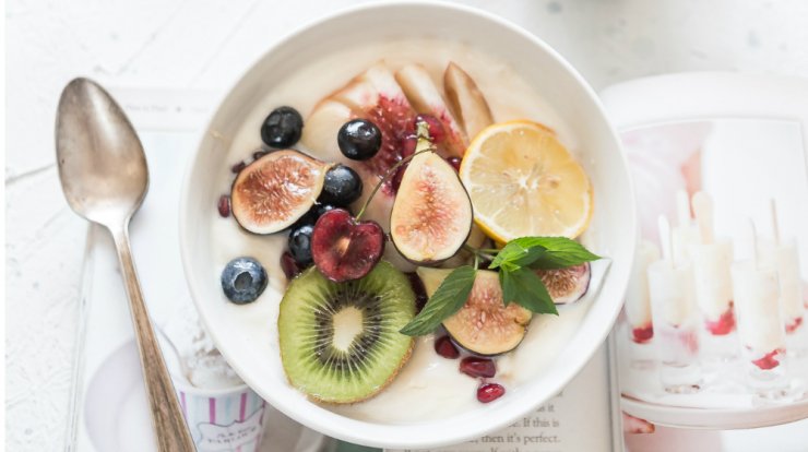 Εργαζόμενη γυναίκα: Οι 8 κανόνες για μια σωστή διατροφή