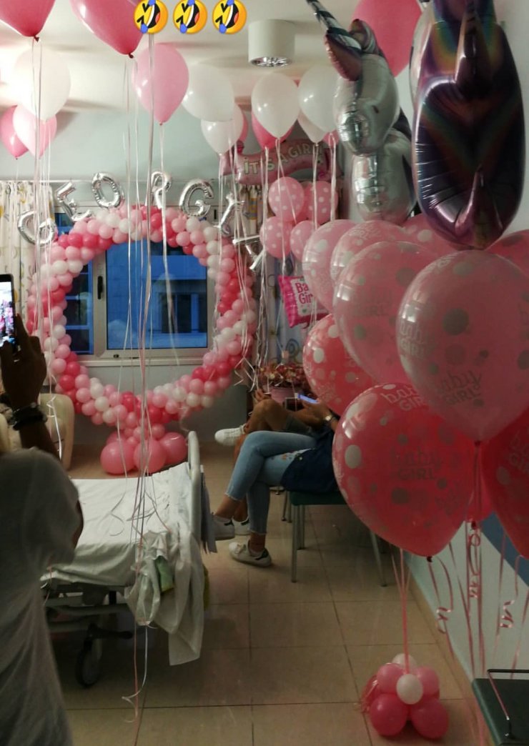 Wow! Ζευγάρι της κυπριακής showbiz γέμισε το δωμάτιο του μαιευτηρίου μπαλόνια!