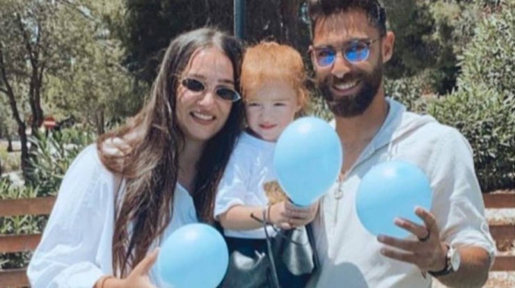 Νικόλας – Οδύσσεια Εγγλέζου: Ο ποδοσφαιριστής χαϊδεύει τη φουσκωμένη κοιλίτσα της συζύγου του!