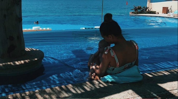 Η σύζυγος γνωστού τραγουδιστή είναι έγκυος στο δεύτερο μωράκι τους!