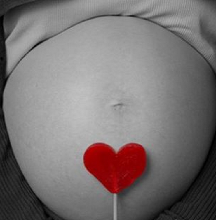 Έγκυος Ελληνίδα τραγουδίστρια;