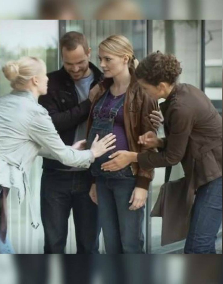 Αυτός είναι ο λόγος που δεν πρέπει να αγγίζετε την κοιλιά μιας εγκύου!