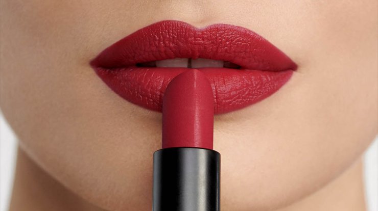 Μια νέα κατηγορία πολυτελών κραγιόν από την Bobbi Brown