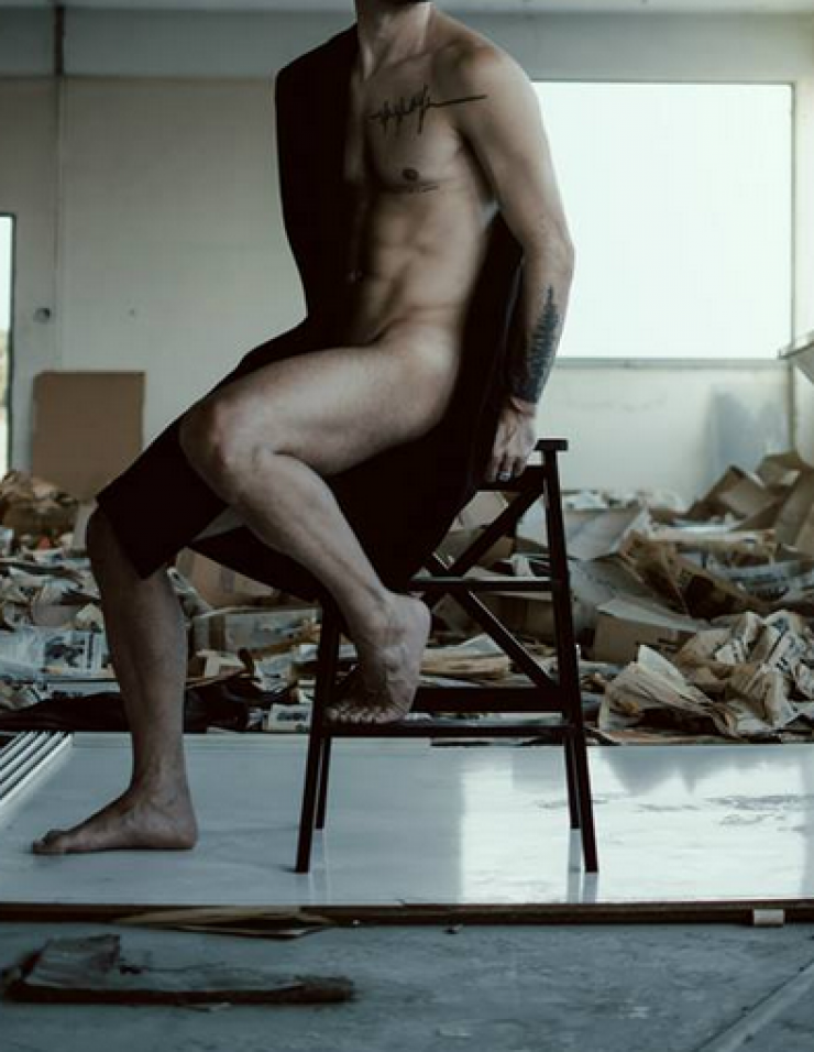 Οι γυμνές φωτογραφίες Κύπριου τραγουδιστή!