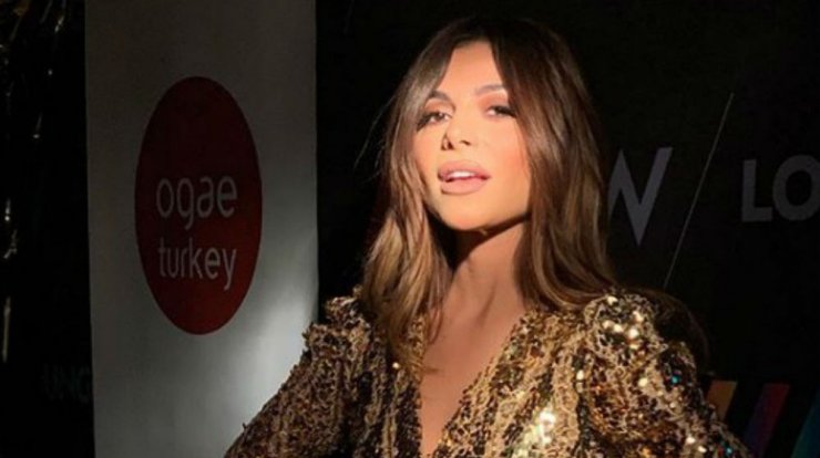 Ελευθερία Ελευθερίου: Ποζάρει χωρίς εσώρουχα και αναστατώνει τον ανδρικό πληθυσμό! 