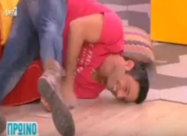 Δεν υπάρχει! Δείτε την απίστευτη τούμπα του Λευτέρη Ελευθερίου στο "Πρωινό Σουκου"