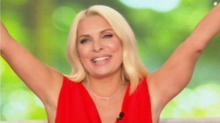 Ελένη Μενεγάκη: Επέστρεψε στους τηλεοπτικούς δέκτες με μια εντυπωσιακή έναρξη [βίντεο]