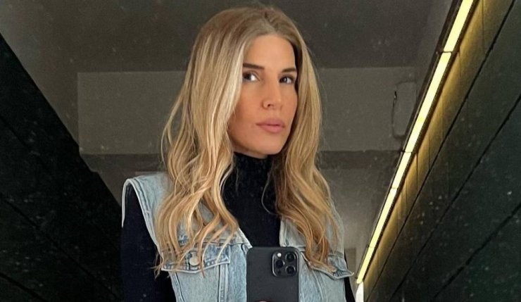 Έλενα Ανδρέου: Με το πιο ρομαντικό κοστούμι με την υπογραφή της Έφης Παπαϊωάννου